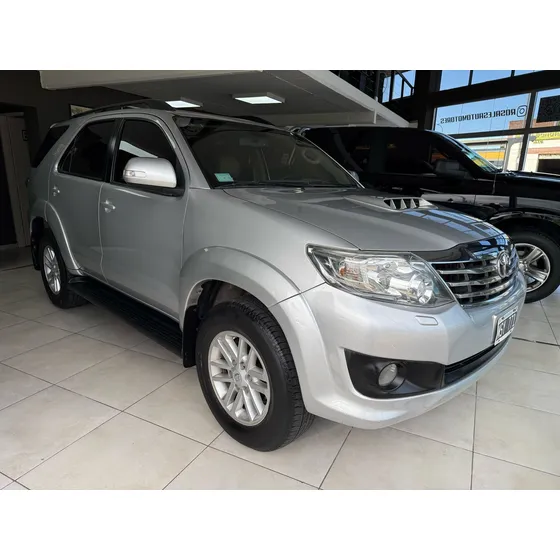 Toyota Hilux Sw4 3.0 Srv Cuero I 171cv 4x4