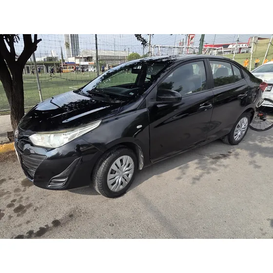 Toyota Yaris 1.5 Core Sedan Mt