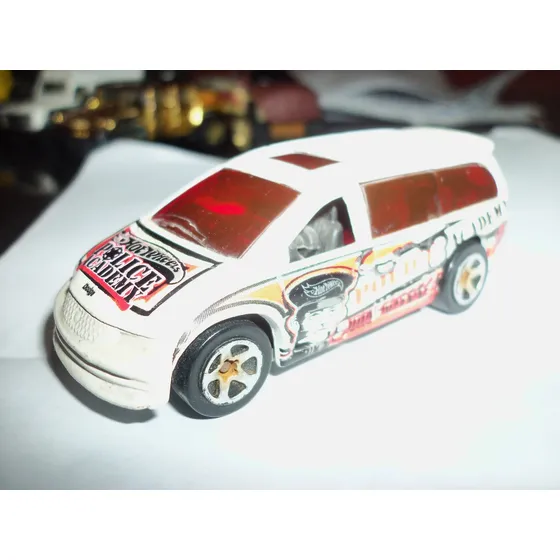 Hot Wheels Dodge Caravan Series Roll Patrol- Coleccion 1:64