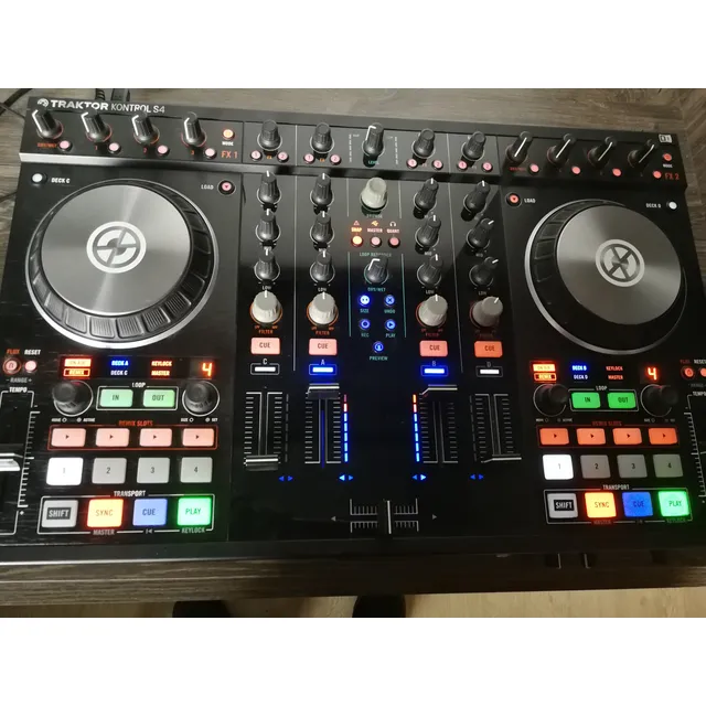 Controlador Traktor S4 Mk2