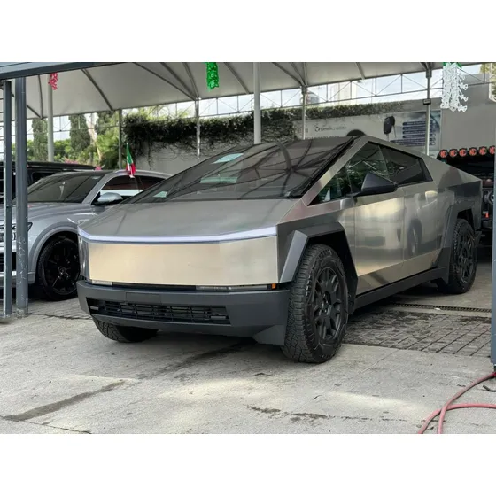 Tesla Tesla Cybertruck 2024 Foundation Foundation