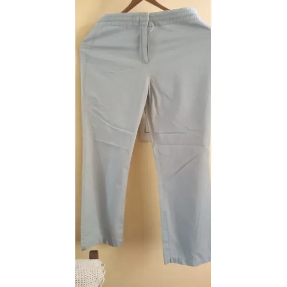 Pantalón Estilo Capri Marca Essenziale  Talla 8 Us$ 12,00