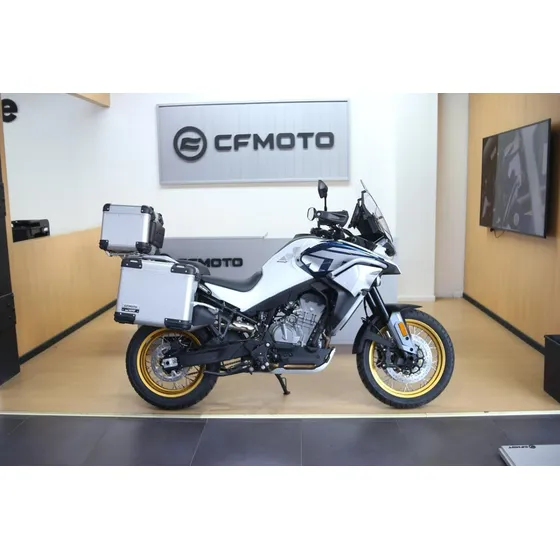 Cf Moto Mt 800 Explorer (no Voge 900 Dxs No 790 Adventure) 