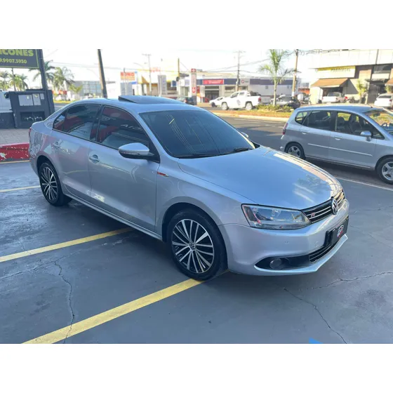 Volkswagen Jetta 2.0 Comfortline Flex 4p Automática