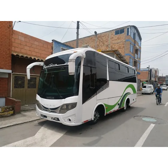 Buseta Mitsubishi Fuso  27 Pasajeros