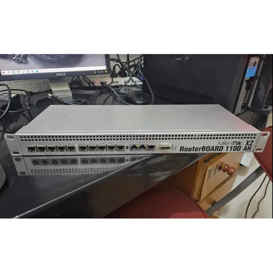 Roteador Mikrotik Routerboard Rb1100ahx2 Prata