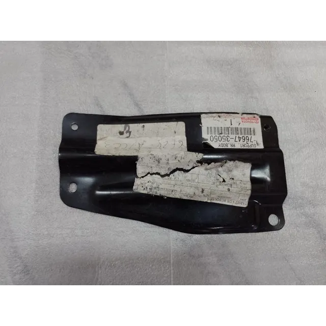 Base Porta Chapaleta Trasera Derecha Toyota Hilux 1997-2005