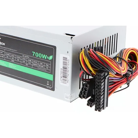 Fuente De Poder 700w Con Conectores Sata