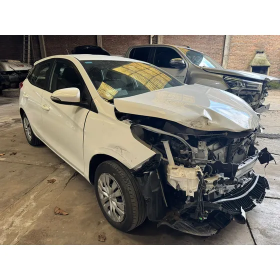 Yaris 1.5 Xs M/t Chocado En Marcha Andando