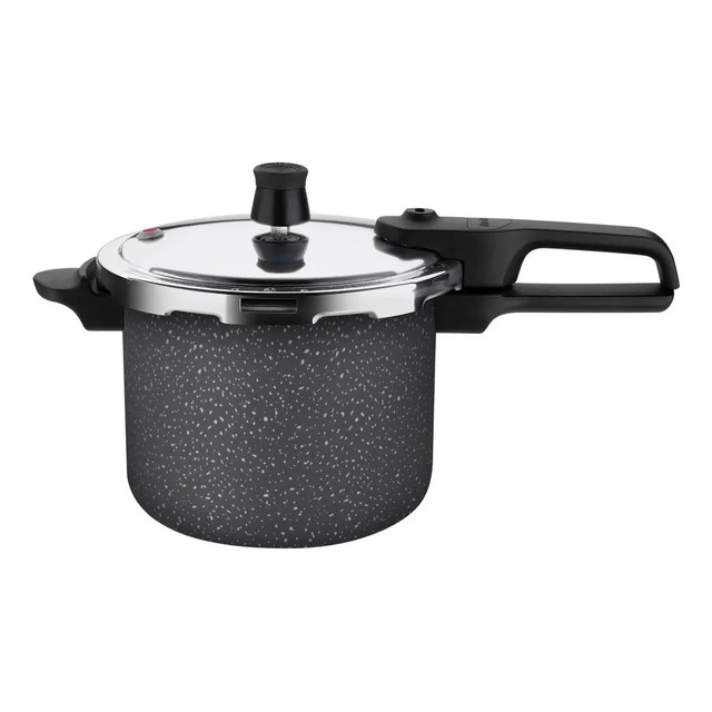 Panela de pressão Rochedo Segura Stone Pro de 4,5 litros na cor preta com acabamento texturizado, tampa de metal e cabo ergonômico preto.