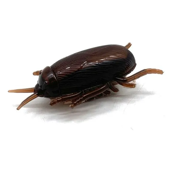 Cucaracha De Plástico Con Movimiento Insecto Bicho Bromas