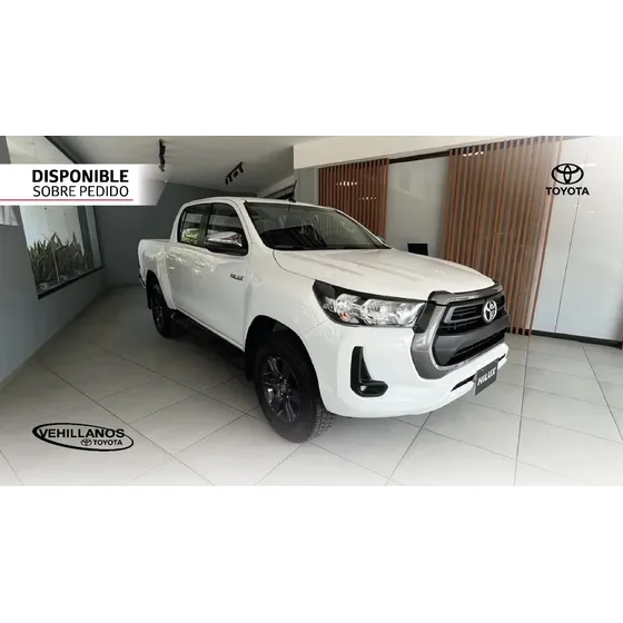 Toyota Hilux Doble Cabina Sr 2.4 Diésel 4x4 Mt