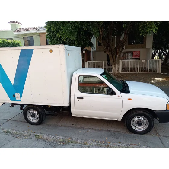 Nissan Np300 2.4 Chasis Mt