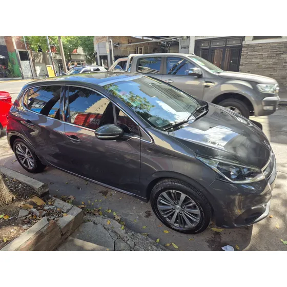 Peugeot 208 1.6 Feline