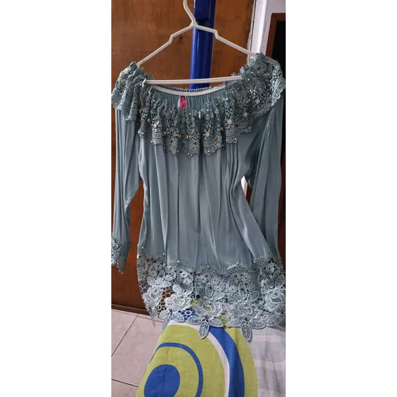 Blusa Manga Larga Con Aplicaciones