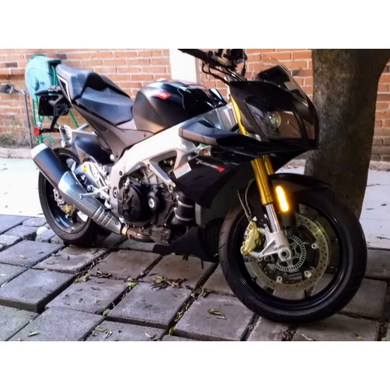 Moto Aprilia Tuono V4 2013
