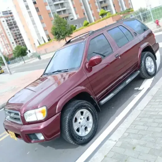 Nissan Pathfinder 2000 Lux