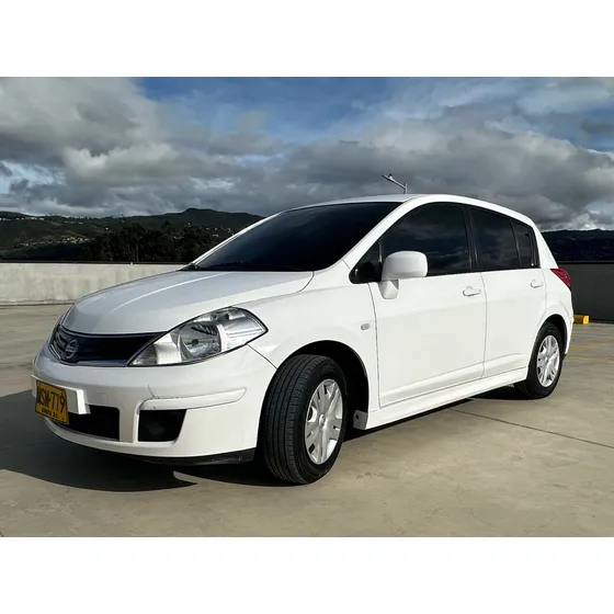 Nissan Tiida 1.8 Visia 5 P