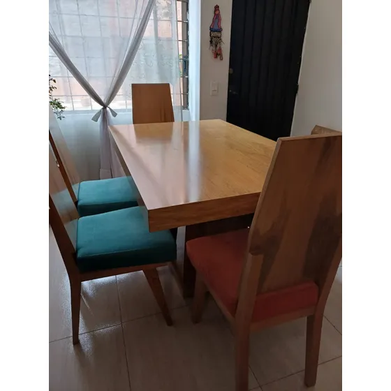 Juego De Comedor 6 Puestos (4 Sillas Y 1 Butaca 2 Puestos)