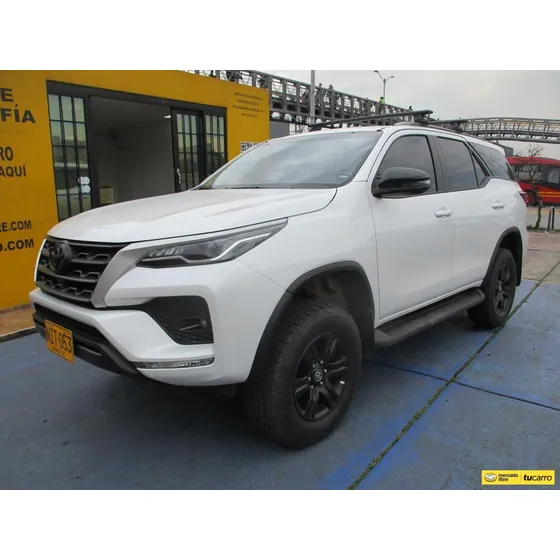 Toyota Fortuner Black Edition 4x2 2.4cc At Aa