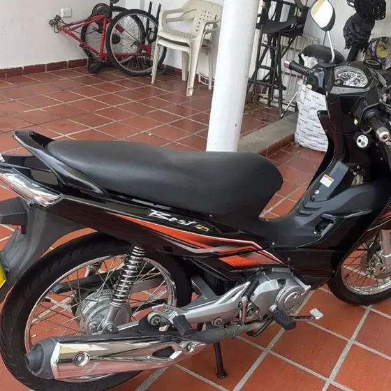 Suzuki Best 125 Fi 2023  Excelente Estado. Solo 16.300 Km
