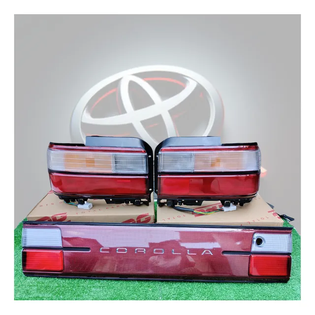 Embellecedor Y Stop De Toyota Corolla Baby Camry 93-98