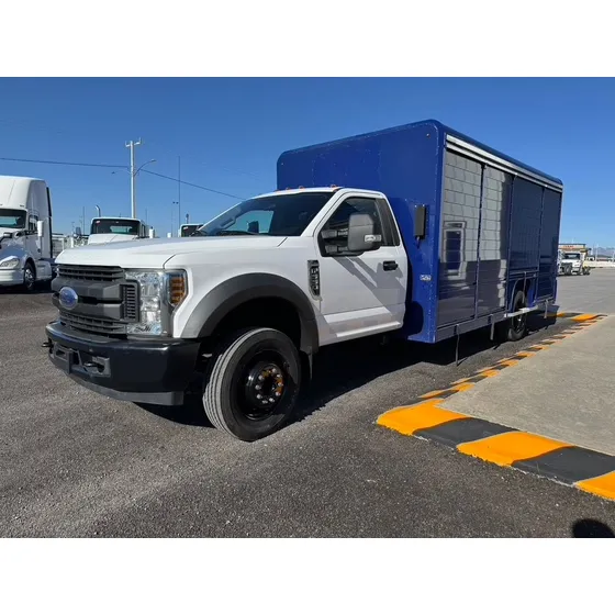 Ford F-550 6.8 Xl At