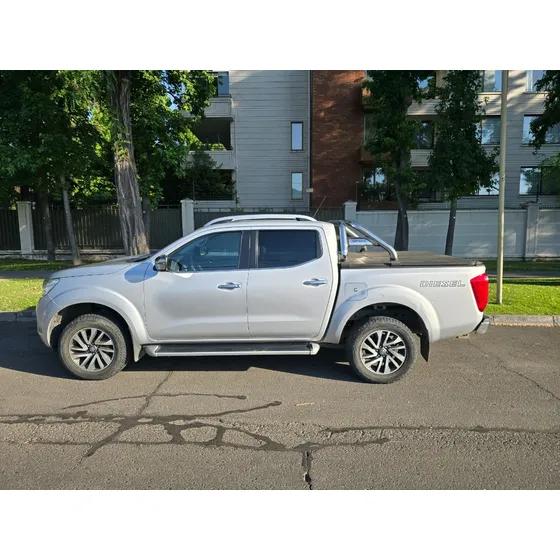 Nissan Np300 Dc Le 2.3d At 4wd