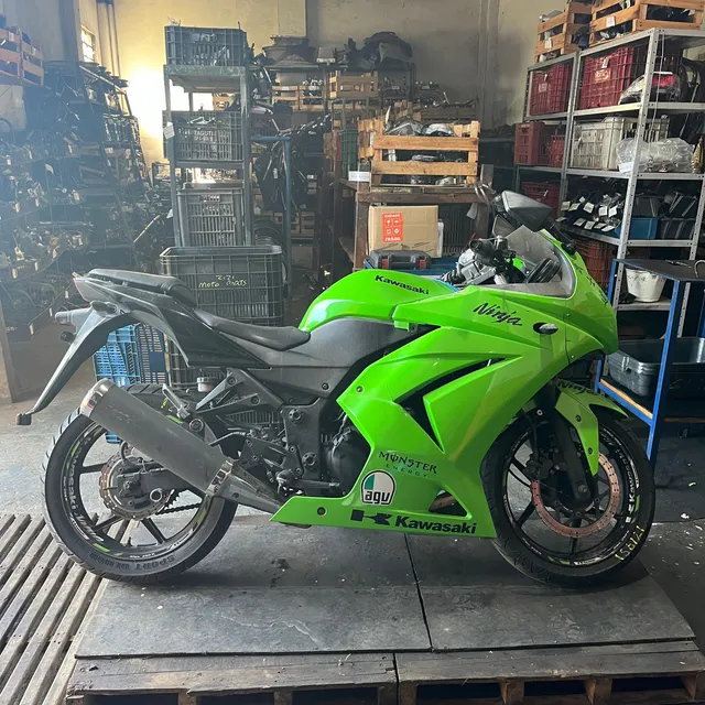 Sucata Ninja 250r Verde Ano 2010 Para Retirada De Peças