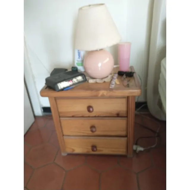 Mesa De Noche De Pino, Tres Gavetas, Esta En Caracas