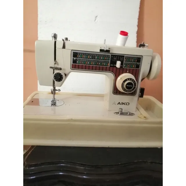 Maquina De Coser Aiko Doméstica Con Pedal. Usada + Mesa