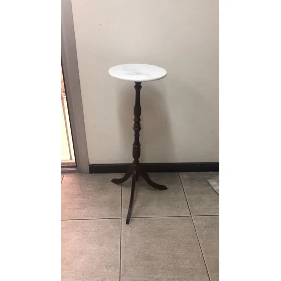 Mesa Auxiliar Tapa De Marmol 30 Cm Diámetro