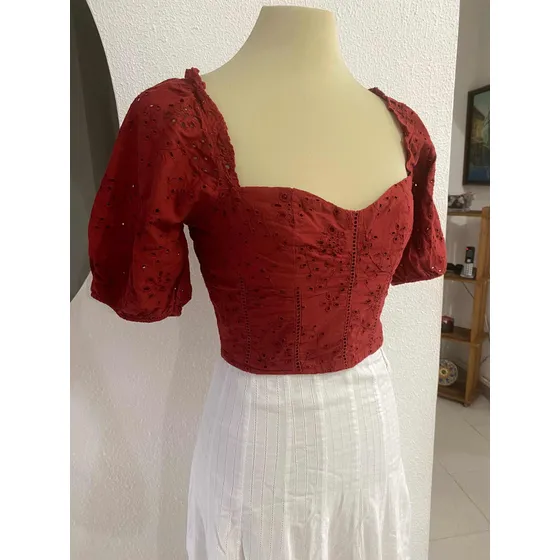 Camisa Bershka Encaje Vinotinto Crop Top Zara