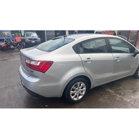 Kia Rio Automatico Americana