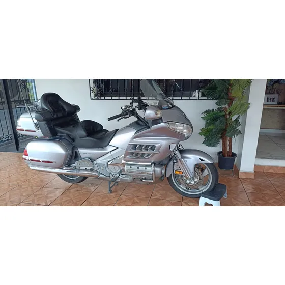 Preciosa Motocicleta , En Excelentes Condiciones , Llantas