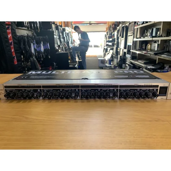 Multigate Pro Model Xr 4400 Behringer - Loja Jarbas Instrum.