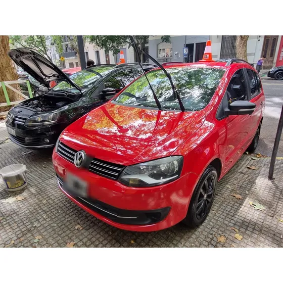 Volkswagen Suran 1.6 Highline 101cv