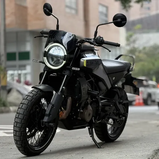 Husqvarna Svartpilen 401