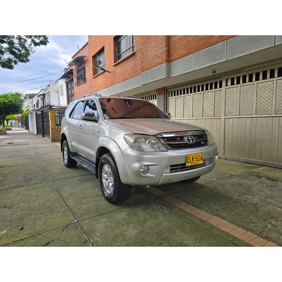 Toyota Fortuner 4.0 Sr5