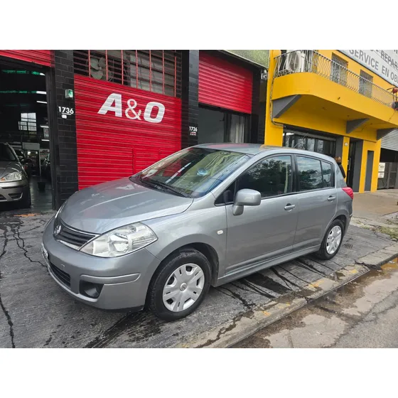 Nissan Tiida 1.8 Visia