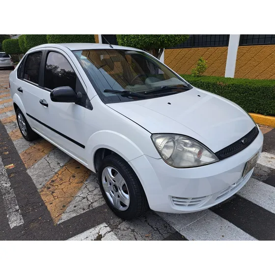 Ford Fiesta 1.6 First 5vel Aa Sedan Mt