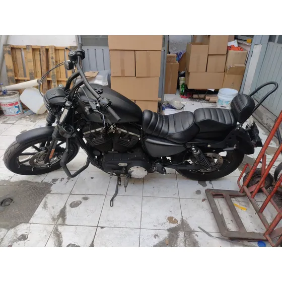 Harley  Iron 883