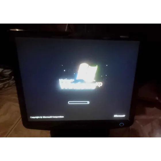 Monitor Samsung 732n Plus Led C/base Funciona Bien ( Leer) Negro