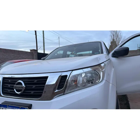 Nissan Np300 2.3 Frontier Se Cd 4x2 Mt