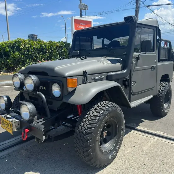 Toyota Land Cruiser Fj-40