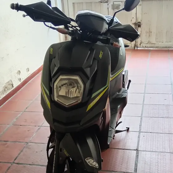 Scooters Dynamic Pro 125, Color Negra, En Buenas Condiciones