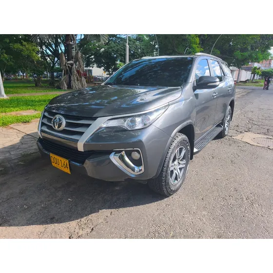 Toyota Fortuner 2.7l Mid