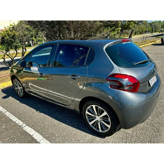 Peugeot 208 1.6 Feline