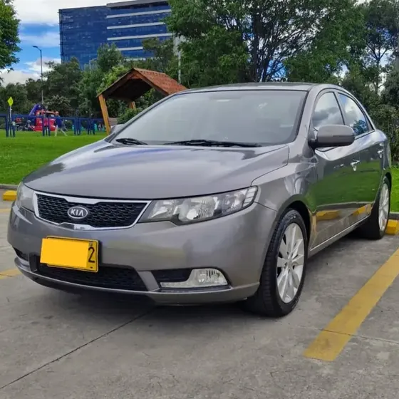 Kia Cerato Forte 2013 1.6 At