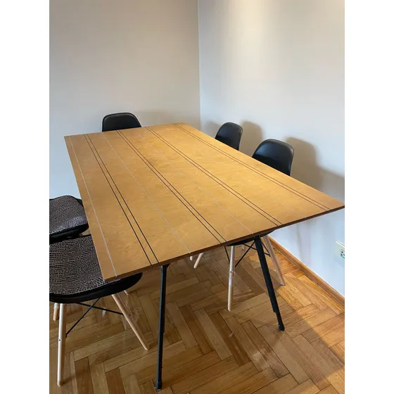 Mesa Y 6 Sillas Marrón Claro Plastico